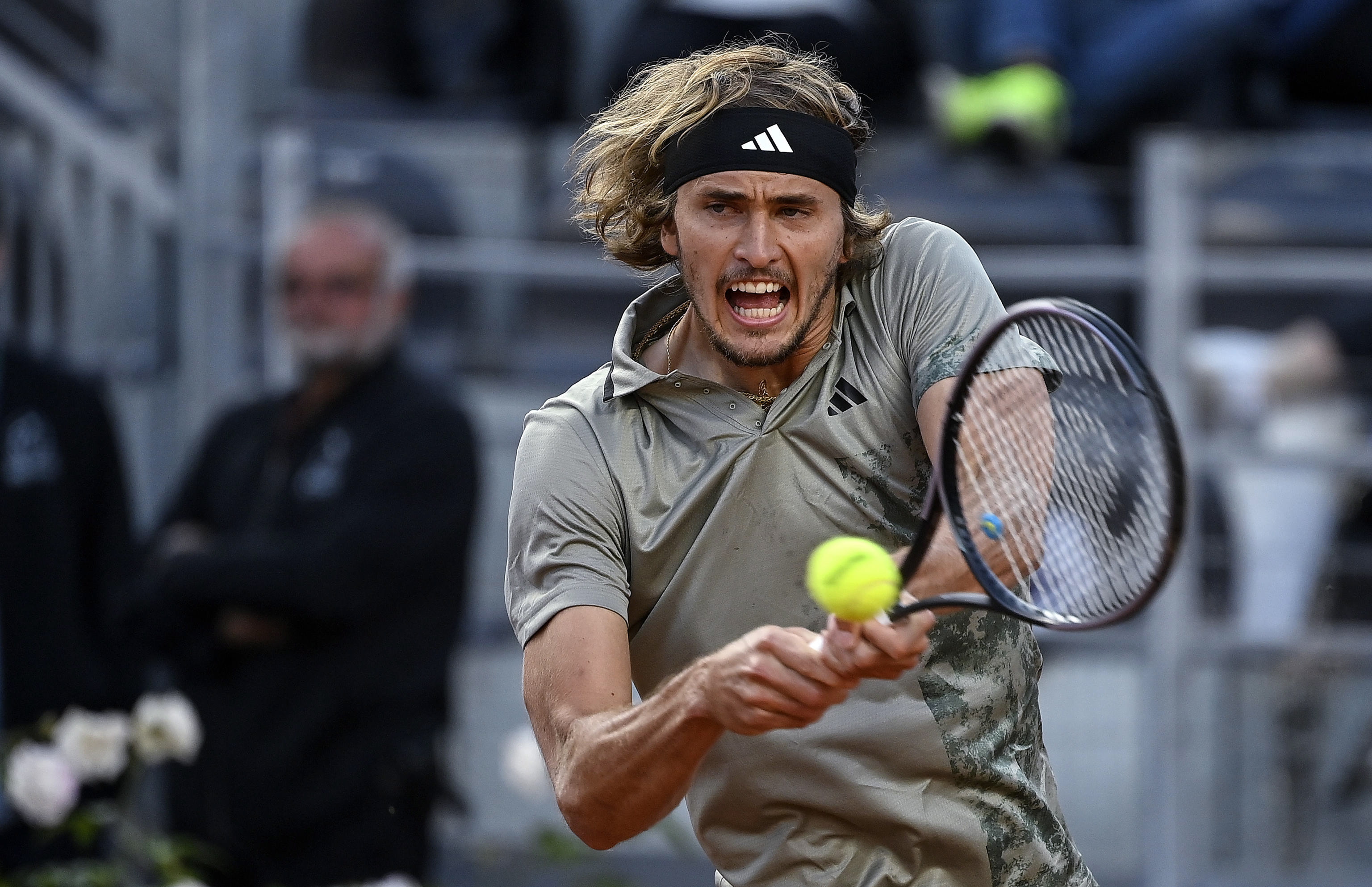 意大利网球队碾压美国网球队,兹维列夫爆发神勇的简单介绍 意大利网球队碾压美国网球队,兹维列夫爆发神勇的简单介绍